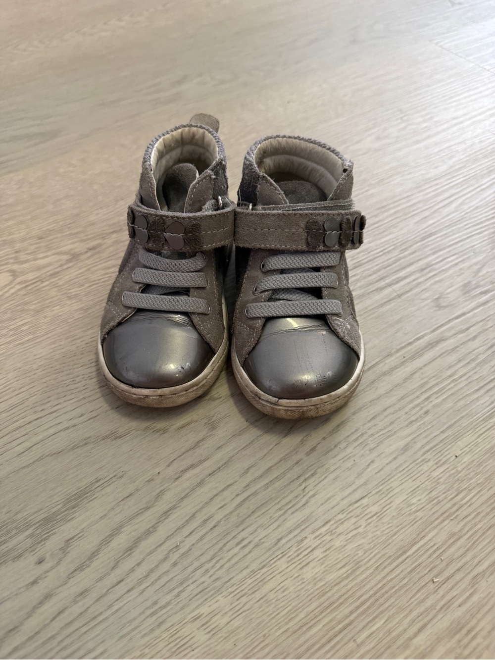 Primigi Gray High-Top Kids Sneakers with Shiny Toe